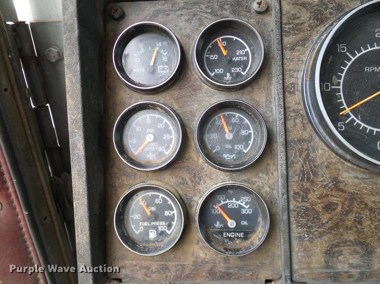 image for item DD1321 1984 Kenworth W900 semi truck