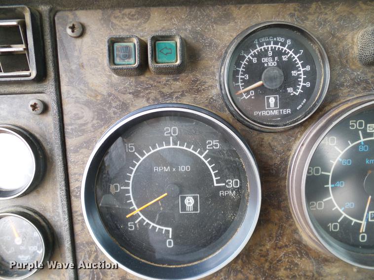 image for item DD1321 1984 Kenworth W900 semi truck