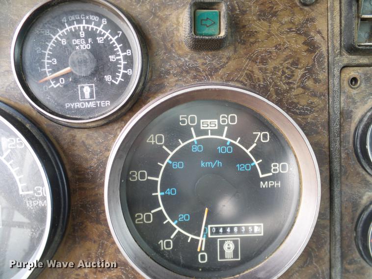 image for item DD1321 1984 Kenworth W900 semi truck