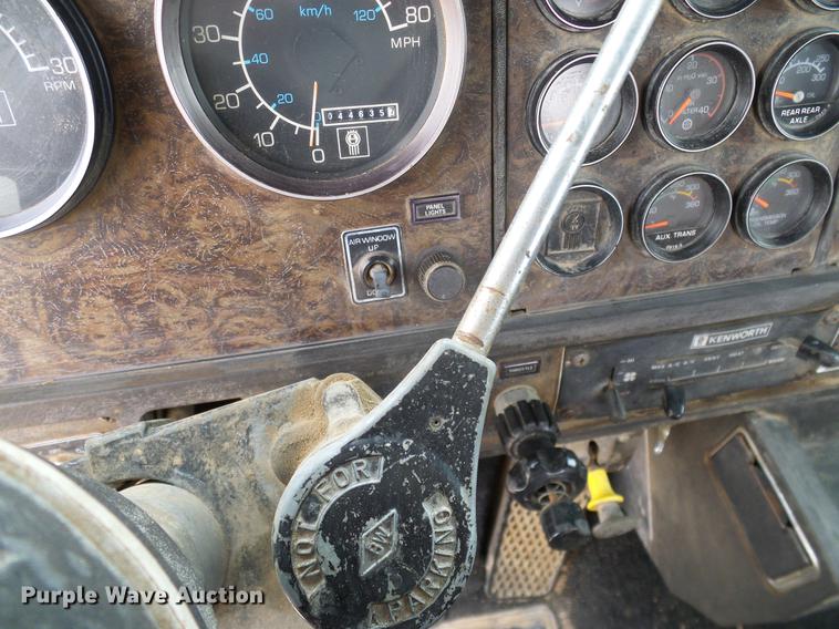 image for item DD1321 1984 Kenworth W900 semi truck