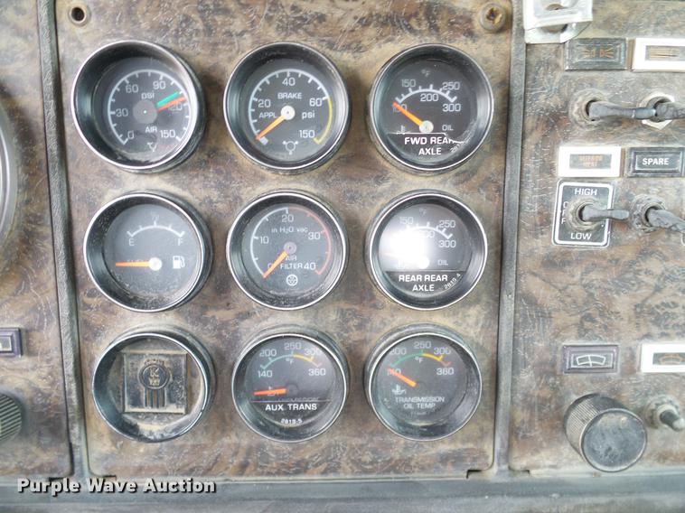 image for item DD1321 1984 Kenworth W900 semi truck