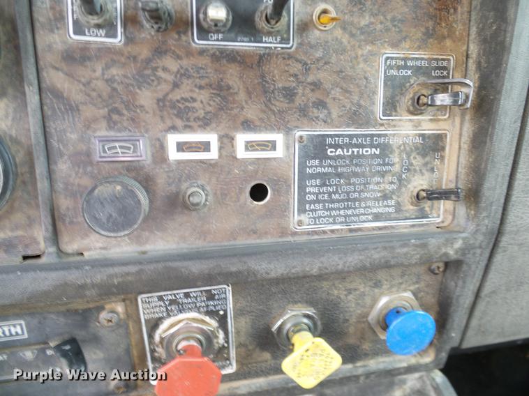 image for item DD1321 1984 Kenworth W900 semi truck