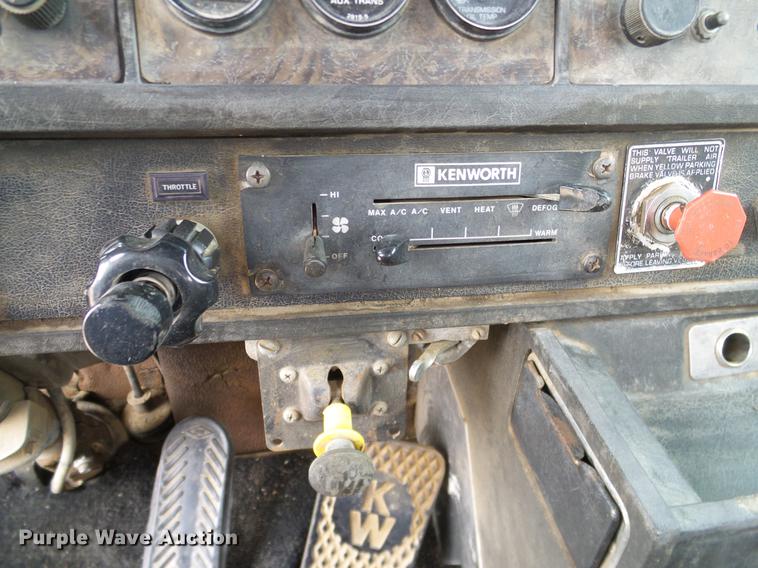 image for item DD1321 1984 Kenworth W900 semi truck