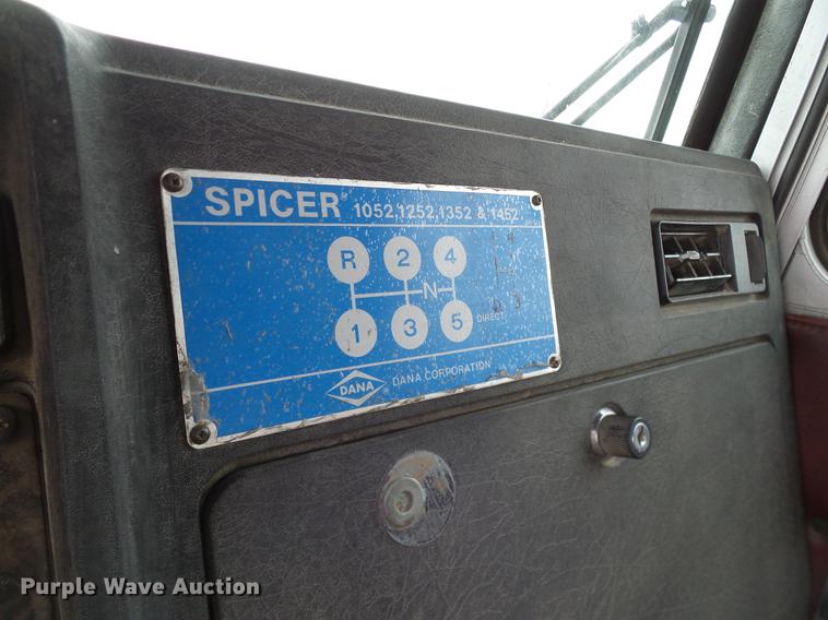 image for item DD1321 1984 Kenworth W900 semi truck