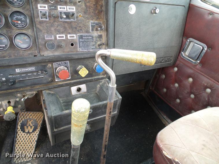 image for item DD1321 1984 Kenworth W900 semi truck