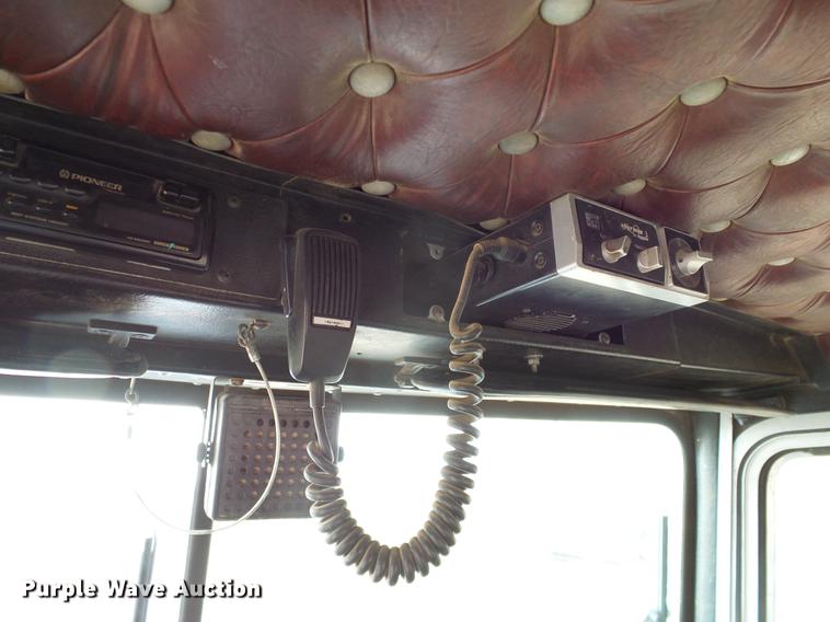 image for item DD1321 1984 Kenworth W900 semi truck