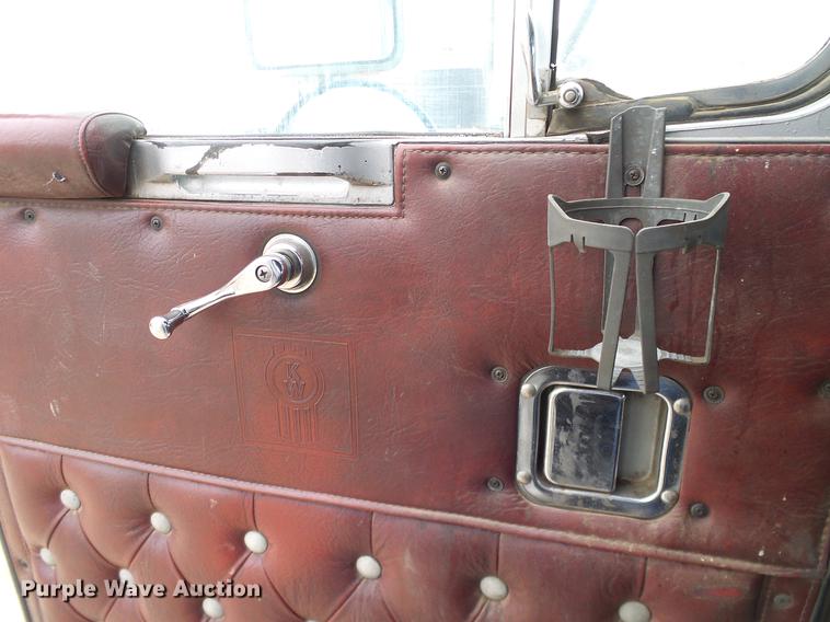 image for item DD1321 1984 Kenworth W900 semi truck