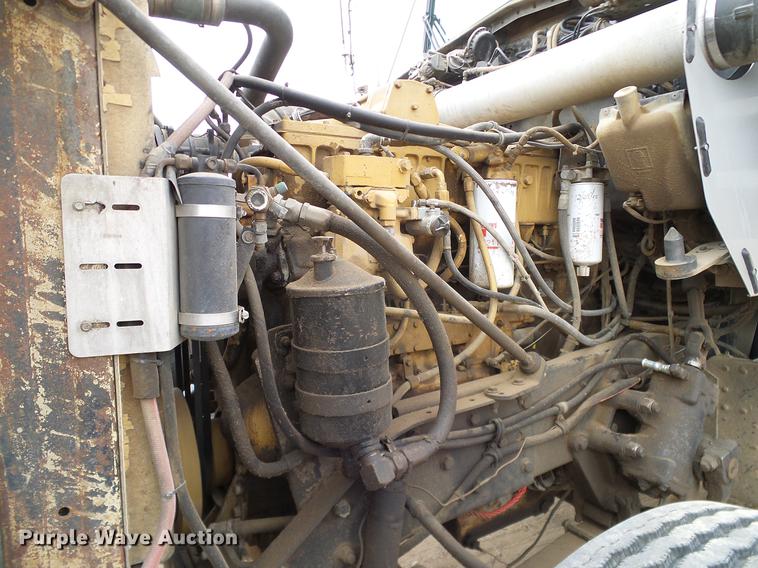 image for item DD1321 1984 Kenworth W900 semi truck