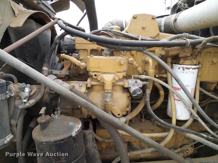 image for item DD1321 1984 Kenworth W900 semi truck