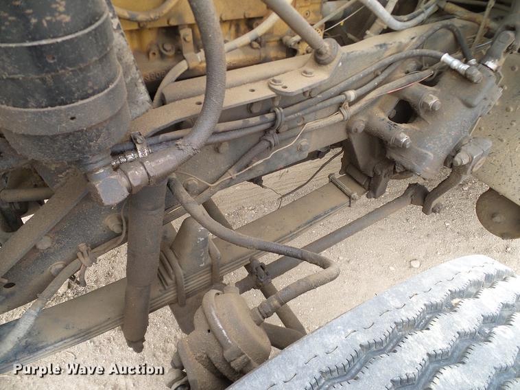 image for item DD1321 1984 Kenworth W900 semi truck