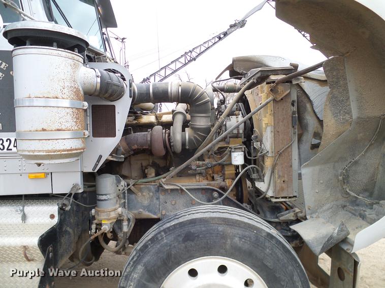 image for item DD1321 1984 Kenworth W900 semi truck