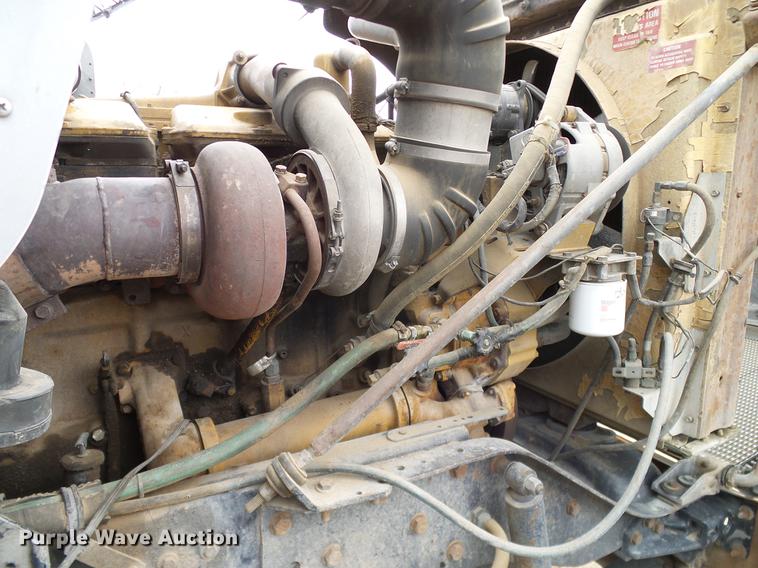 image for item DD1321 1984 Kenworth W900 semi truck