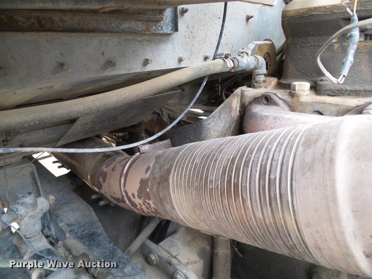 image for item DD1321 1984 Kenworth W900 semi truck