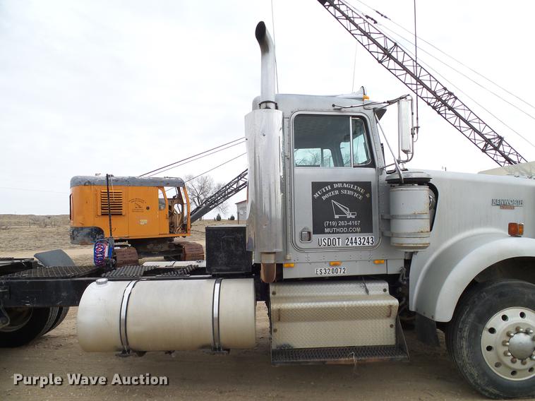 image for item DD1321 1984 Kenworth W900 semi truck