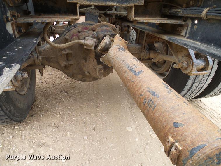 image for item DD1321 1984 Kenworth W900 semi truck