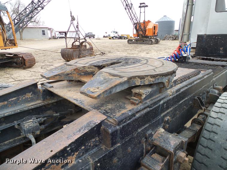 image for item DD1321 1984 Kenworth W900 semi truck