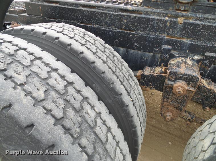 image for item DD1321 1984 Kenworth W900 semi truck