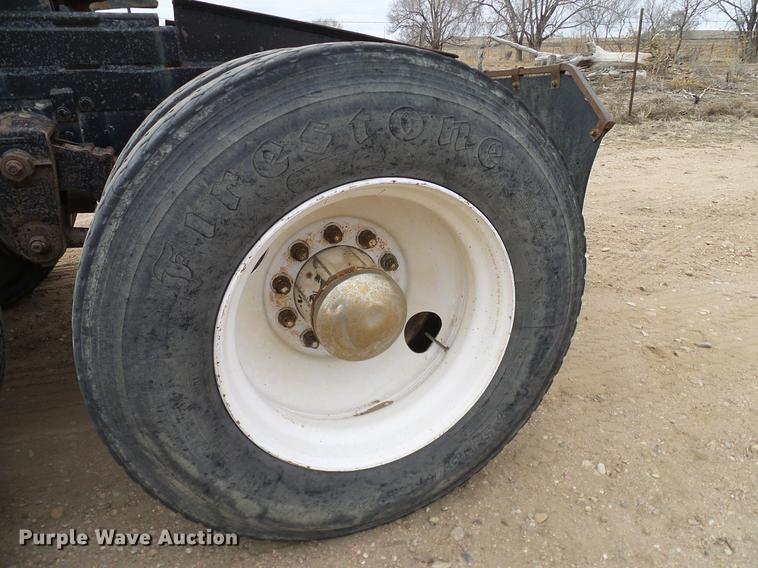 image for item DD1321 1984 Kenworth W900 semi truck