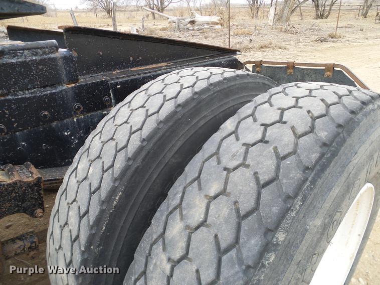 image for item DD1321 1984 Kenworth W900 semi truck