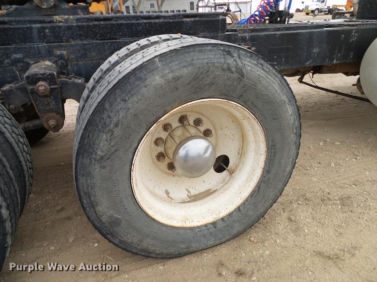 image for item DD1321 1984 Kenworth W900 semi truck