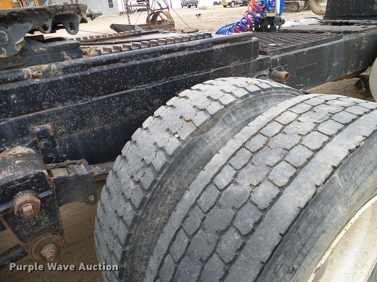 image for item DD1321 1984 Kenworth W900 semi truck