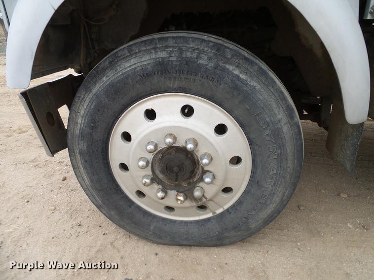 image for item DD1321 1984 Kenworth W900 semi truck