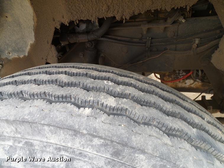 image for item DD1321 1984 Kenworth W900 semi truck