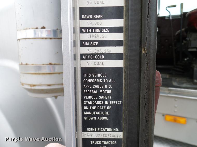 image for item DD1321 1984 Kenworth W900 semi truck