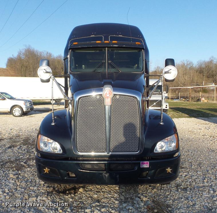 image for item DD1630 2009 Kenworth T660 semi truck