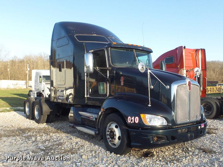 image for item DD1630 2009 Kenworth T660 semi truck