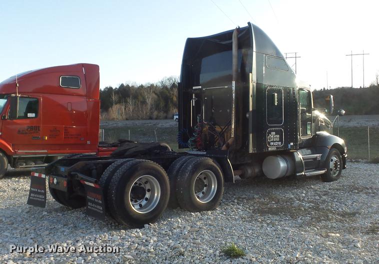 image for item DD1630 2009 Kenworth T660 semi truck