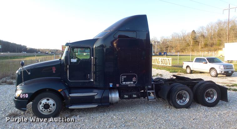 image for item DD1630 2009 Kenworth T660 semi truck