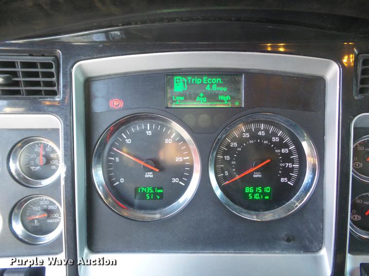 image for item DD1630 2009 Kenworth T660 semi truck