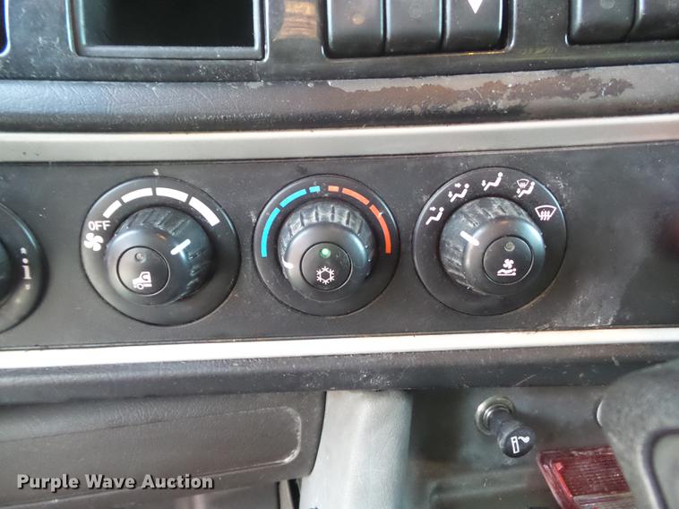 image for item DD1630 2009 Kenworth T660 semi truck