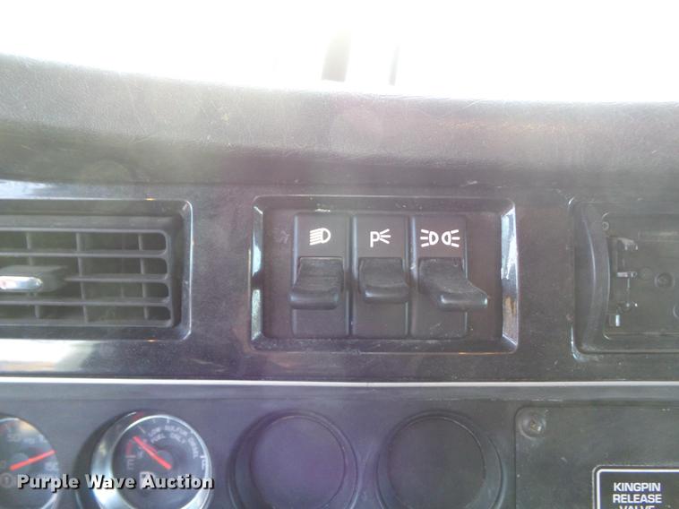 image for item DD1630 2009 Kenworth T660 semi truck