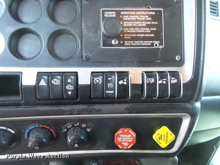 image for item DD1630 2009 Kenworth T660 semi truck