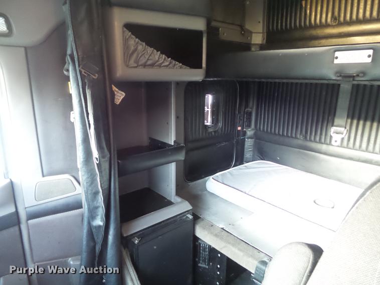 image for item DD1630 2009 Kenworth T660 semi truck