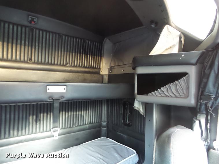 image for item DD1630 2009 Kenworth T660 semi truck