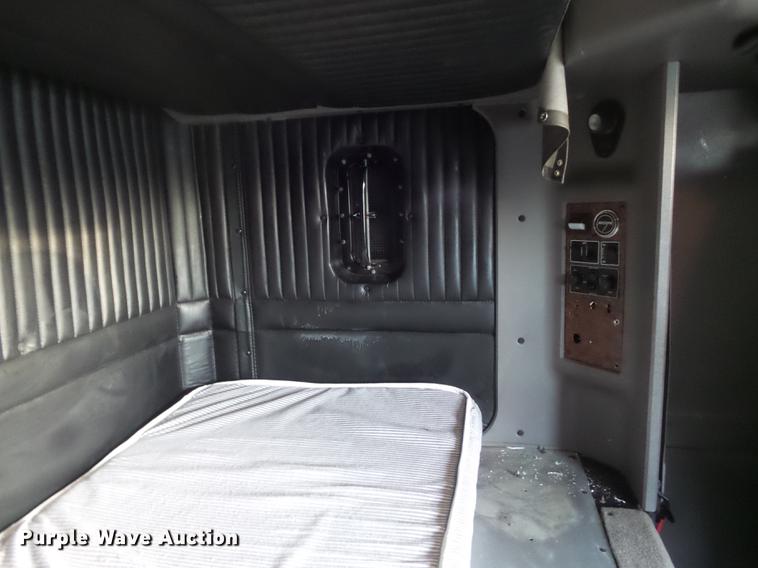 image for item DD1630 2009 Kenworth T660 semi truck