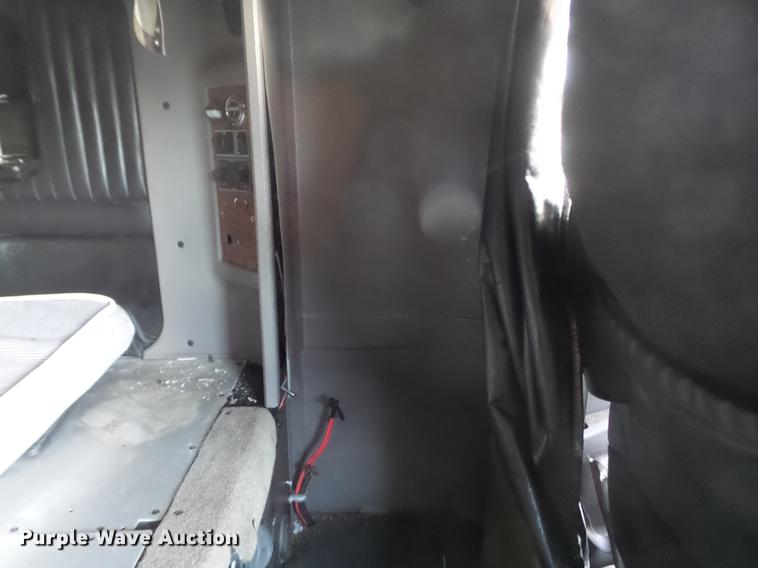 image for item DD1630 2009 Kenworth T660 semi truck