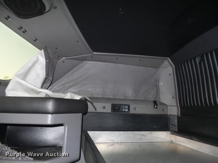 image for item DD1630 2009 Kenworth T660 semi truck