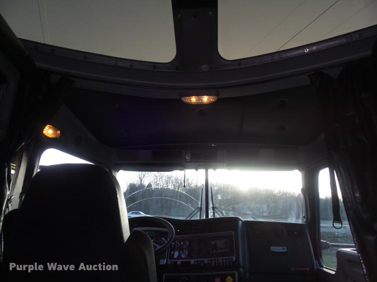 image for item DD1630 2009 Kenworth T660 semi truck