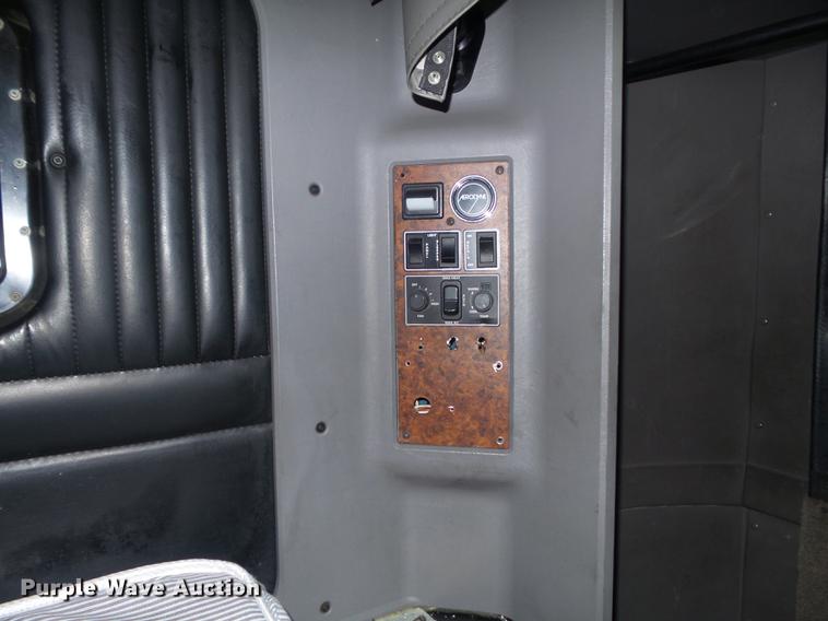 image for item DD1630 2009 Kenworth T660 semi truck