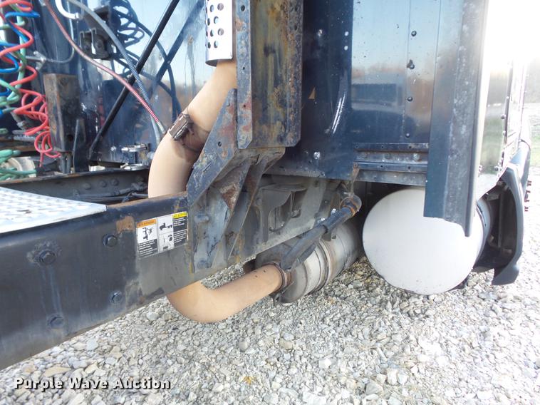 image for item DD1630 2009 Kenworth T660 semi truck