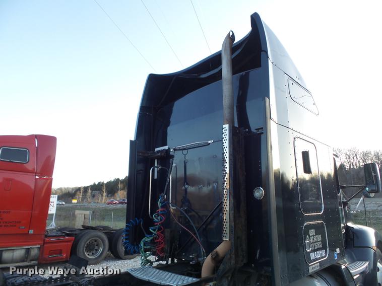 image for item DD1630 2009 Kenworth T660 semi truck