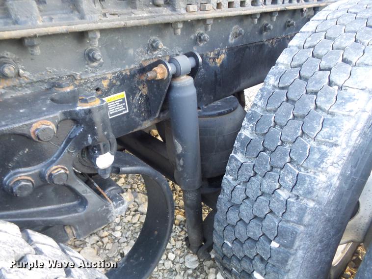 image for item DD1630 2009 Kenworth T660 semi truck