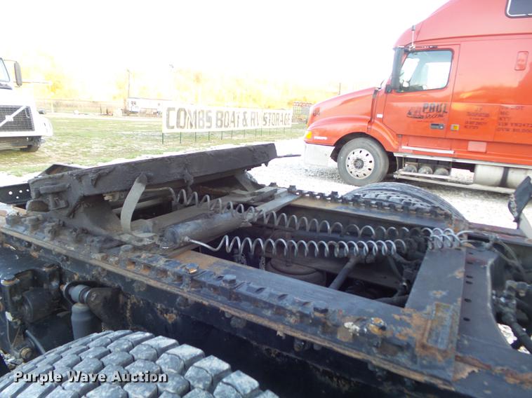 image for item DD1630 2009 Kenworth T660 semi truck