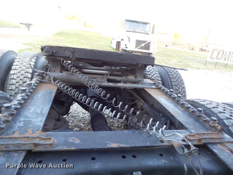 image for item DD1630 2009 Kenworth T660 semi truck