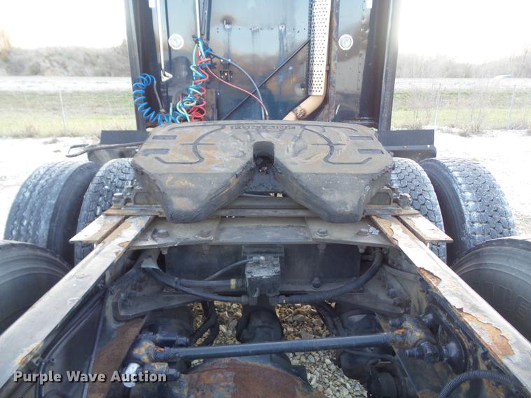 image for item DD1630 2009 Kenworth T660 semi truck