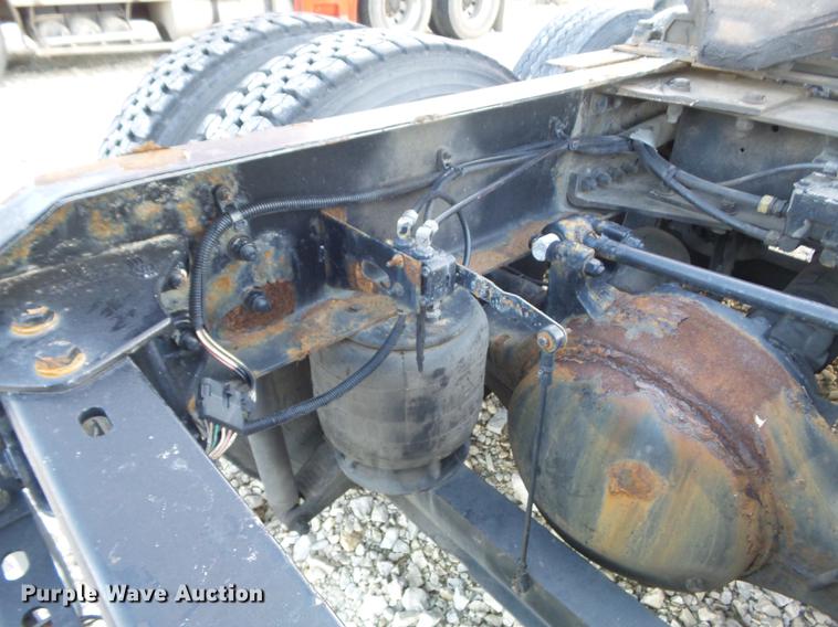 image for item DD1630 2009 Kenworth T660 semi truck